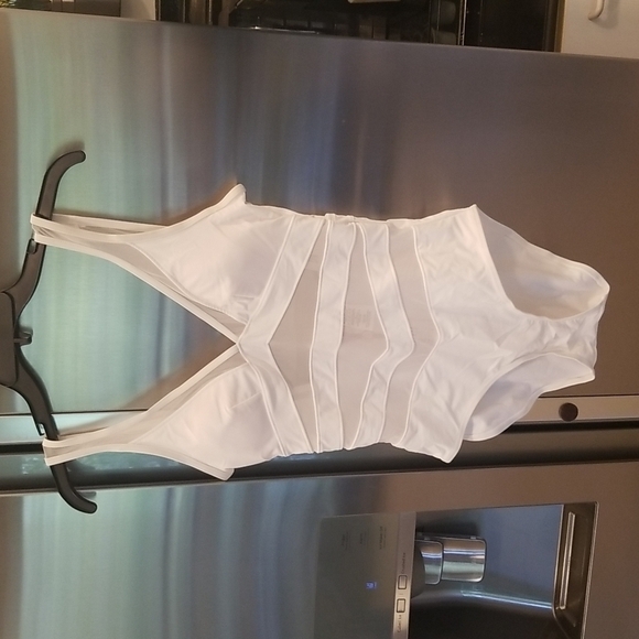 💕TED BAKER💕 White Mesh Panel One-Piece Swimsuit - Picture 7 of 16